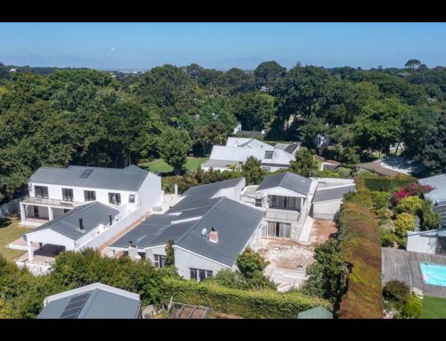 5 BEDROOM HOUSE FOR SALE IN CONSTANTIA